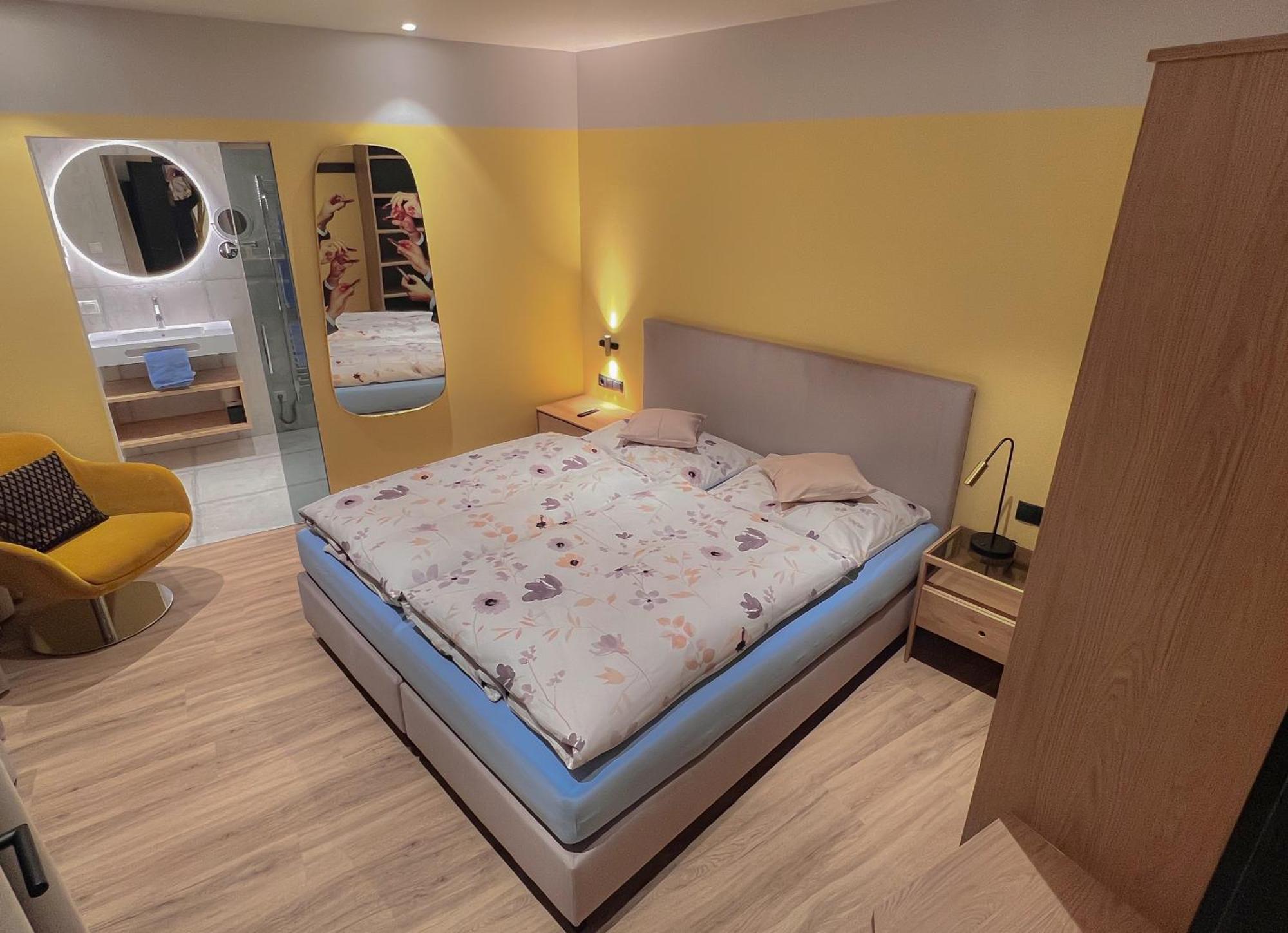 Appartement Lorenzi Solden Bagian luar foto