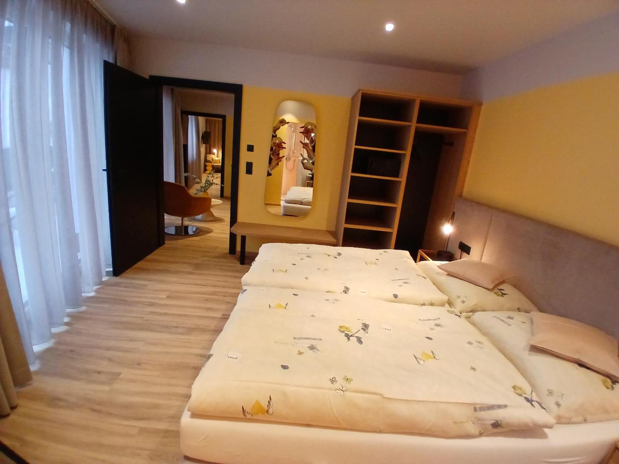 Appartement Lorenzi Solden Bagian luar foto