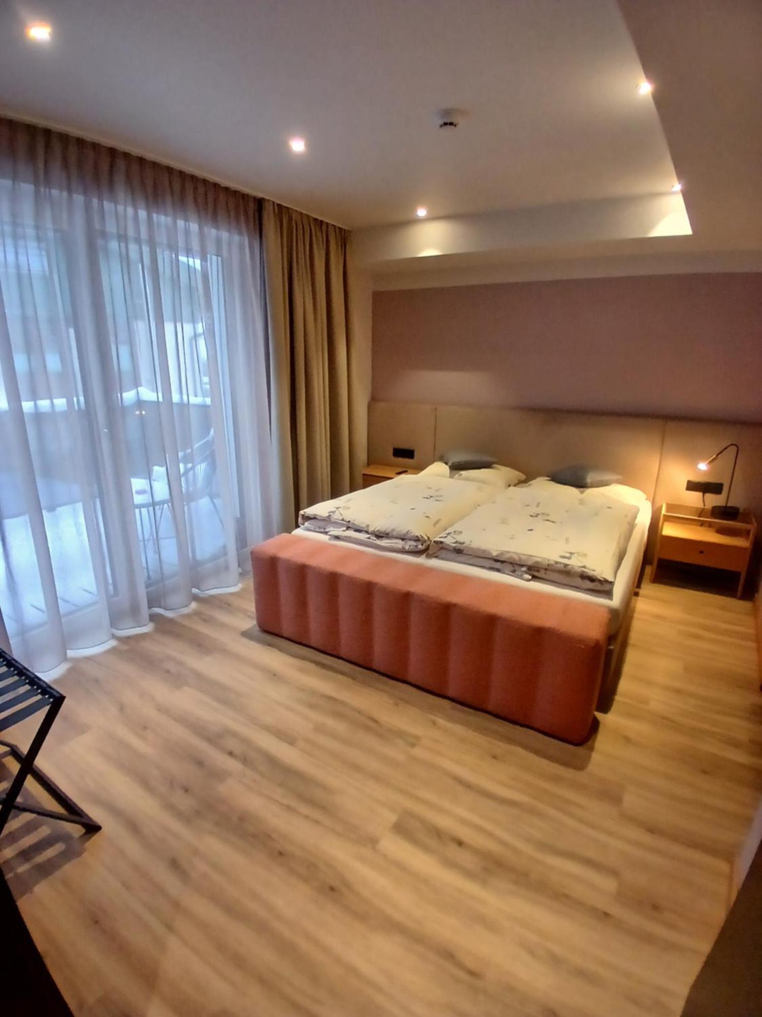 Appartement Lorenzi Solden Bagian luar foto